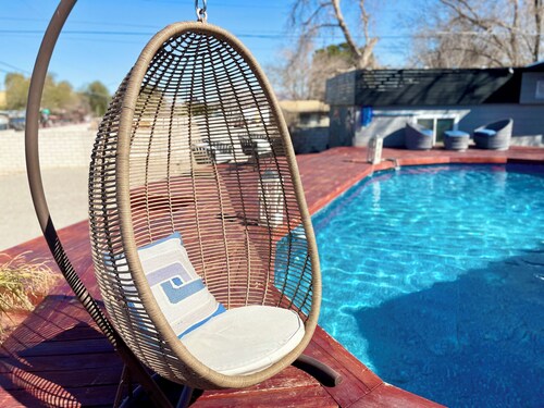 Spacious 9-bedroom house in Las Vegas 15 min to The Strip!