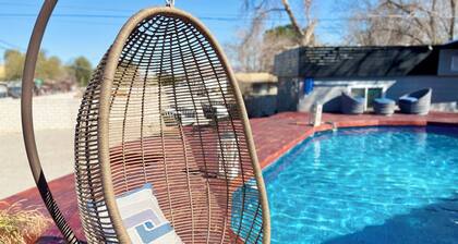 Spacious 9-bedroom house in Las Vegas 15 min to The Strip!