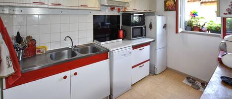 Réfrigérateur, four, plaque de cuisson, lave-vaisselle