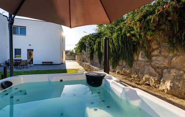 Bain à remous extérieur