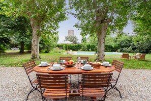 Outdoor dining - Demeure Bajou - Piscine Privée - Parc Arboré (Auterive)