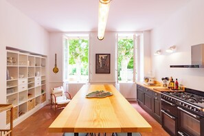 Fridge, microwave, oven, dishwasher - Demeure Bajou - Piscine Privée - Parc Arboré (Auterive)