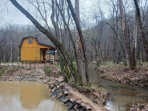 Exterior - "Ridge Haus" tiny cabin on the creek at Waldbaden (Athens)