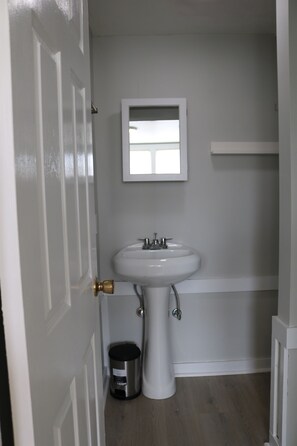 Dusch, hårtork och handdukar