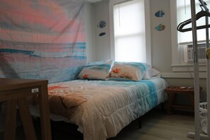 2 bedrooms, free WiFi, bed sheets - Seaside Social Deluxe - Steps to Wally's, Goat (Hampton)