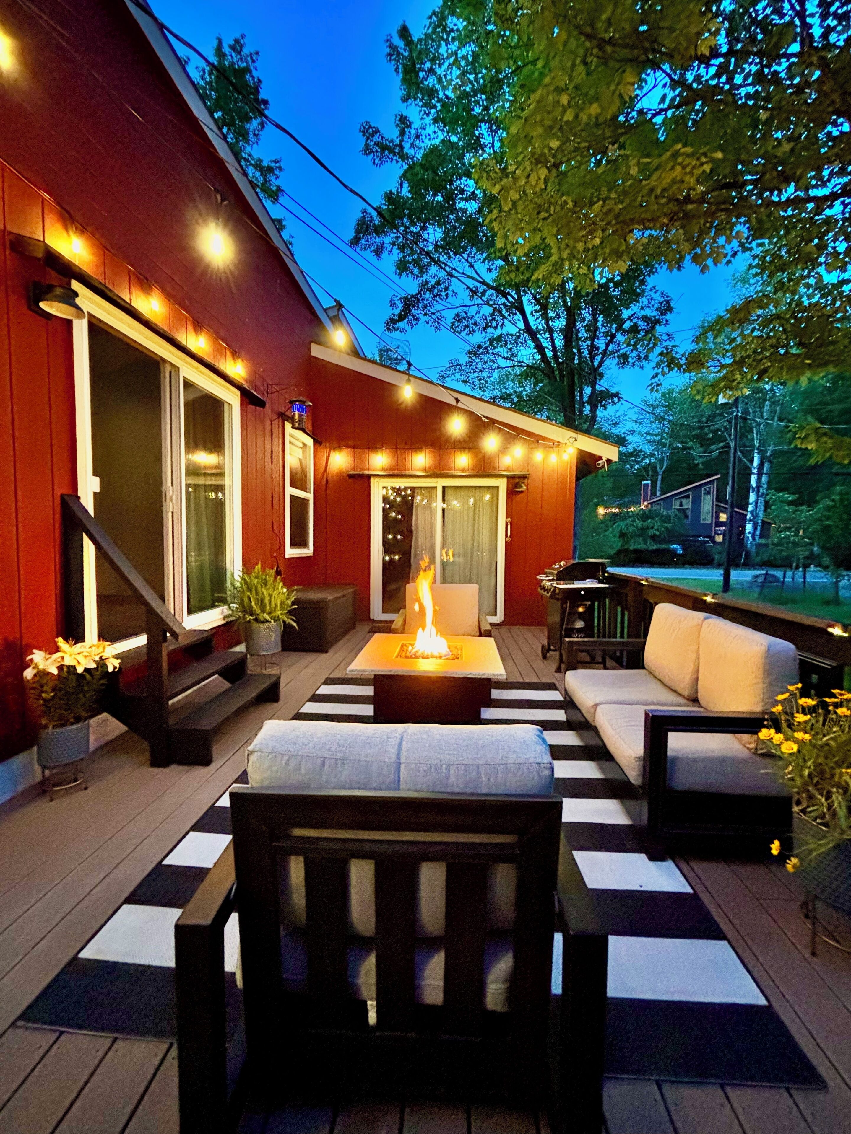 Poconos Forest Oasis w HOT TUB! Backyard Vibes, Firepit, Borders the State Park!