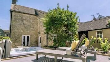 Bain à remous extérieur