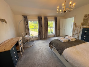 8 bedrooms, iron/ironing board, travel crib, WiFi - Stunning cotswold, period country house, hot tub, great for extended family (Gloucestershire)