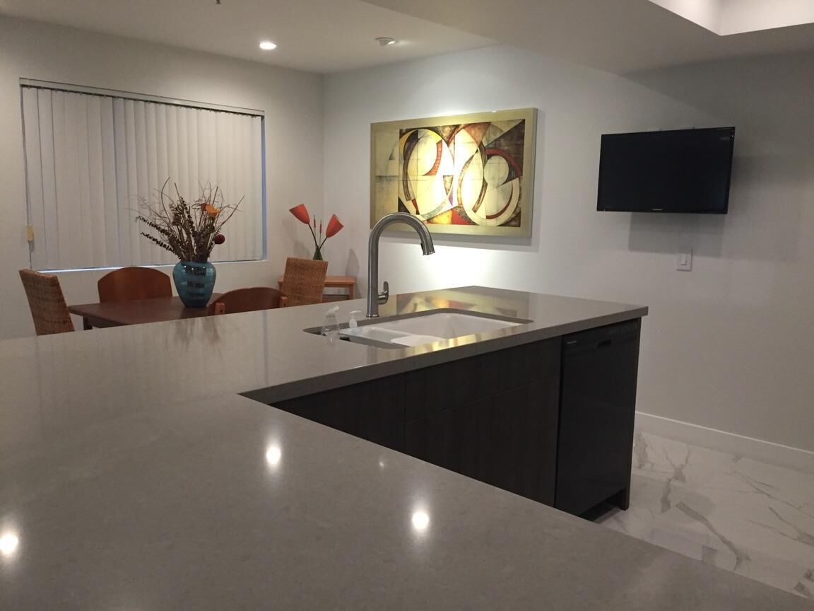 Updated Palm Springs 2-bedroom, 2 Bth Ground Floor condo. Pool, Hot Tub, Tennis