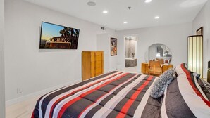 2 bedrooms, desk, iron/ironing board, free WiFi - Palm Springs 2-bedroom, 2 Bath Ground Floor condo. Garage. Pool, Hot Tub, Tennis (Palm Springs)