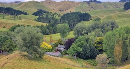 Relax at Stagga Arcadia, tranquil 1 bedroom suite on rural farmlet with spa