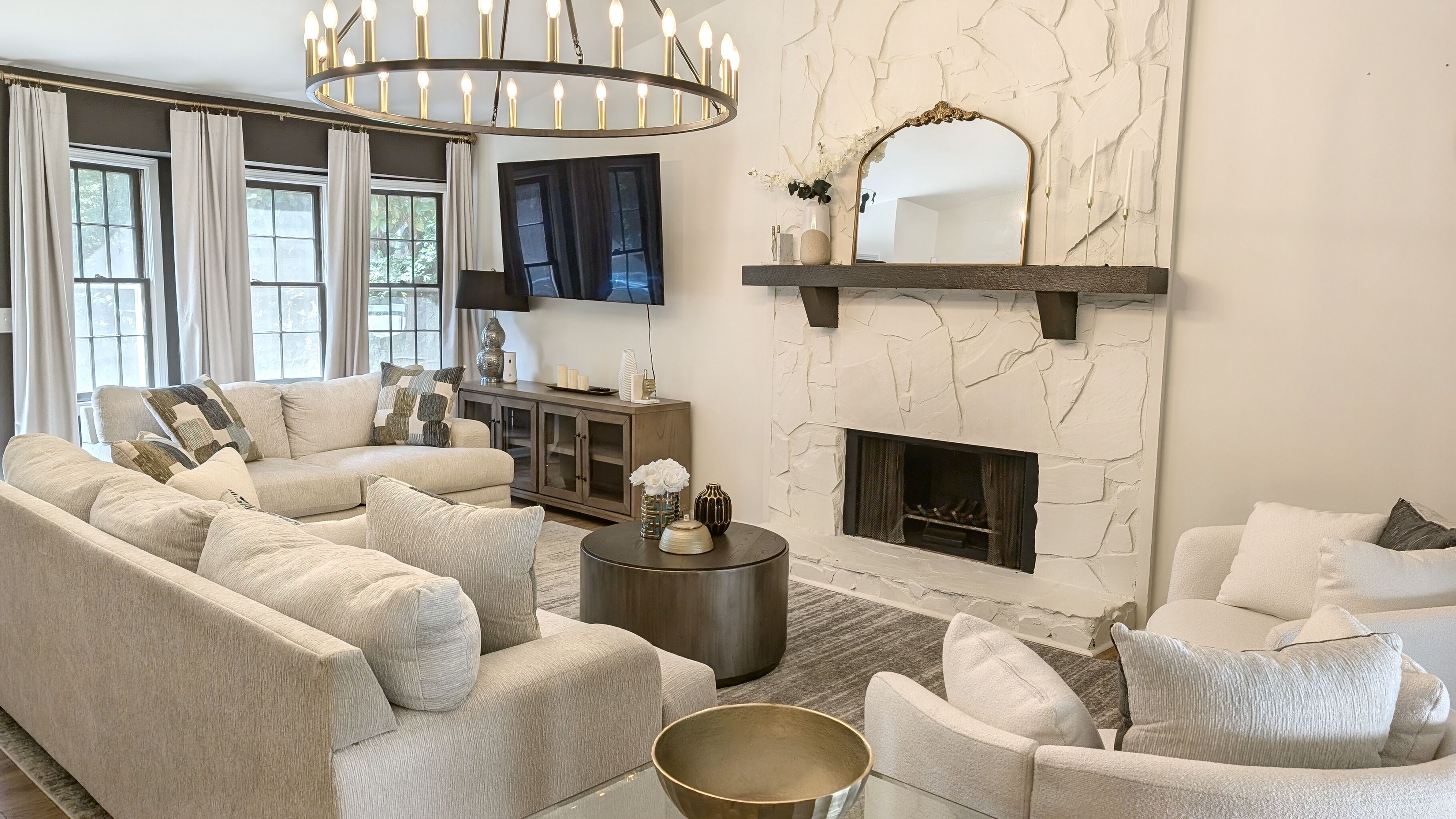 Tranquil Haven: Cozy, Modern Farmhouse in Duluth!