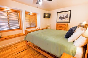 3 bedrooms, iron/ironing board, travel cot, free WiFi