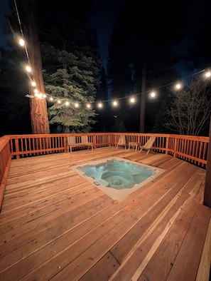 Terrace/patio - Beautiful Mountain Lake House in Kingswood Estates with Hot Tub and Pool Table (Kings Beach)