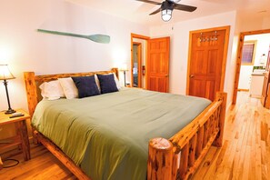 3 bedrooms, iron/ironing board, travel crib, free WiFi - Beautiful Mountain Lake House in Kingswood Estates with Hot Tub and Pool Table (Kings Beach)