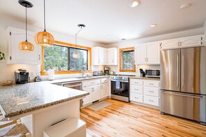 Fridge, microwave, oven, stovetop - Beautiful Mountain Lake House in Kingswood Estates with Hot Tub and Pool Table (Kings Beach)