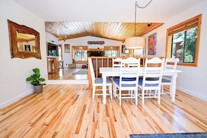 Dining - Beautiful Mountain Lake House in Kingswood Estates with Hot Tub and Pool Table (Kings Beach)