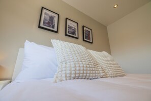 3 habitaciones, tabla de planchar con plancha, cuna de viaje y wifi 