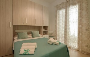 3 bedrooms, iron/ironing board, travel cot, free WiFi