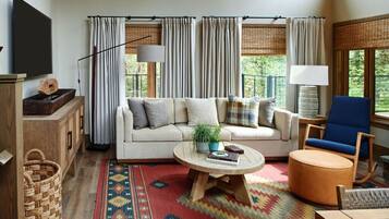 Televisión, chimenea y oficina