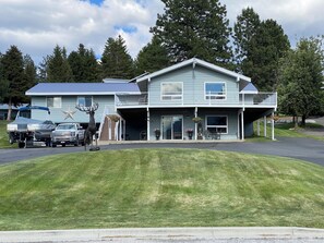 Exterior - Quaint, Rustic Charm Lake house with WiFi in Cascade. (Cascade)
