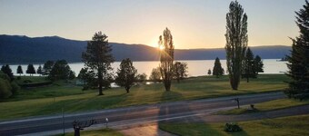 Quaint, Rustic Charm Lake house with WiFi in Cascade.