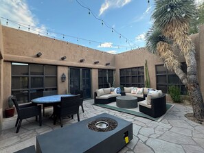 Outdoor dining - Bill Tull Desert Breeze Casa at The Boulders (Carefree)