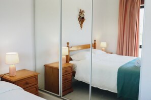 2 dormitorios, tabla de planchar con plancha, wifi y ropa de cama