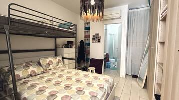 1 bedroom, bed sheets