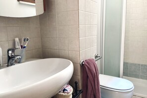 Ducha, bidé y toallas