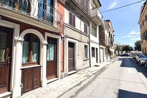 Exterior detail - P041 - Porto Recanati, comfortable two-room apartment near the beaches (Porto Recanati)