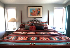 2 chambres, bureau, fer et planche à repasser, accès au Wi-Fi (inclus)