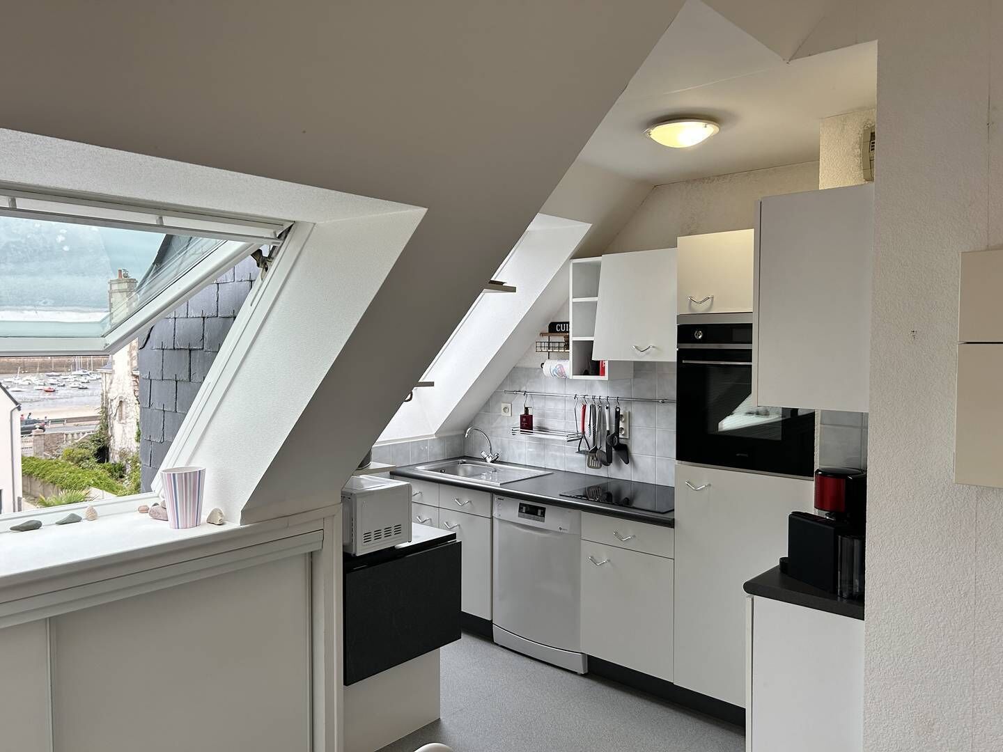 Réfrigérateur, micro-ondes, four, lave-vaisselle