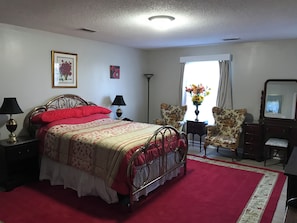 4 habitaciones, tabla de planchar con plancha, wifi y ropa de cama 