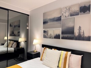 2 chambres, fer et planche à repasser, Wi-Fi, draps fournis