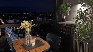 Outdoor dining - Sky One Serenity, Modern 2B2B Apartment Box Hill (Box Hill)