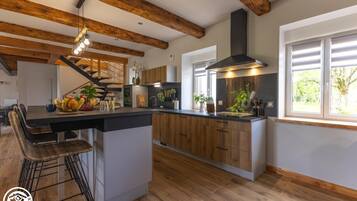 Réfrigérateur, micro-ondes, four, lave-vaisselle