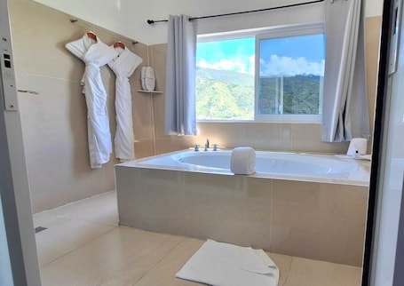 Free toiletries, hair dryer, towels, soap. HOTEL LINDA VISTA