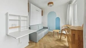 Unclassified image, 4 of 14, button - Cosy studio just outside Paris (Montrouge)