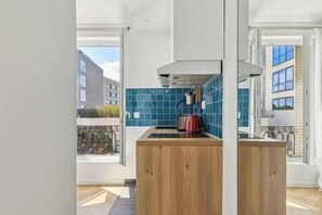 Jääkaappi, keittoastiat/astiat/ruokailuvälineet