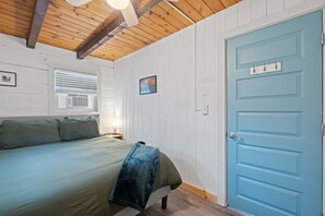 2 habitaciones, escritorio, tabla de planchar con plancha y wifi