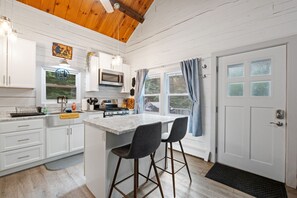 Micro-ondes, four, plaque de cuisson