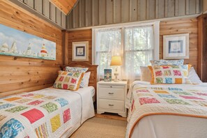 5 bedrooms, iron/ironing board, WiFi, bed sheets
