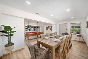 Dining - 2,100sqf Villa  · KING Beds  · Heated Pool · Game Room · GYM · Beach 2miles (Largo)
