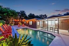 Outdoor pool - 2,100sqf Villa  · KING Beds  · Heated Pool · Game Room · GYM · Beach 2miles (Largo)