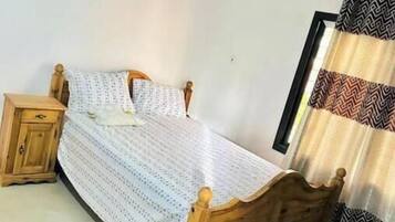 2 bedrooms, iron/ironing board, WiFi, bed sheets