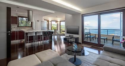 Awesome apartment in Opatija with house sea view
