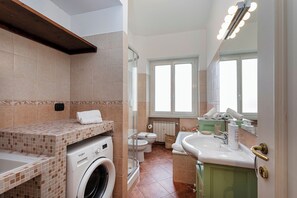 Apartment | Badezimmer | Dusche, Haartrockner, Bidet, Handtücher