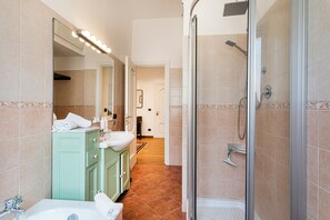 Bathroom - Bright Apartment in San Martino by Wonderful Italy (Genoa)
