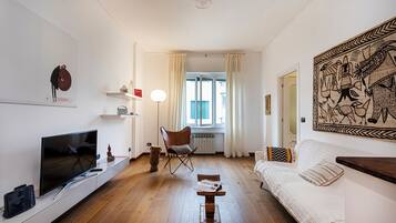 Apartamento | Área de estar | TV 35 polegadas com canais digitais